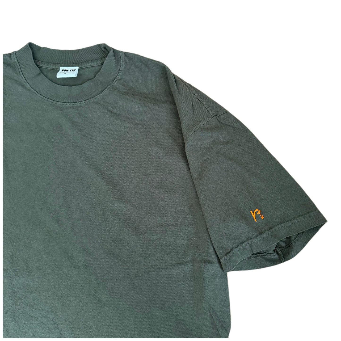 INITIAL LOGO TEE