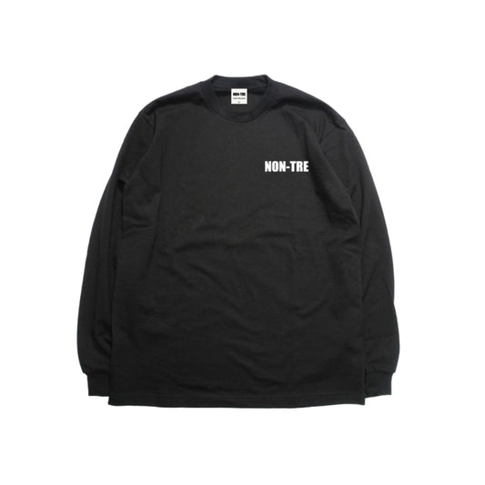 ブラック生地。左胸にホワイトカラーでブランドロゴであるNON-TREとワンポイントでプリントしたロングスリーブTシャツ。